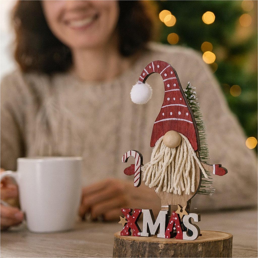 Weihnachtswichtel-Holzfigur-auf-Baumscheibe-mit-XMAS-Schriftzug-weihnachtswichtel-holzfigur-xmas-deko-wichtel-figur-baumscheibe-weihnachten-tischdeko-adventsdeko-nikolaus-geschenkidee-w_6.png