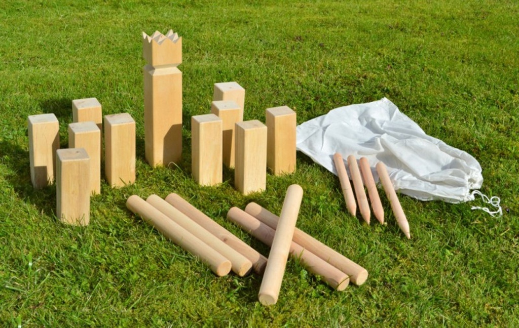 Kubb-Spiel-Wurfspiel-Rasenschach-Wikingerspiel-Spiel.jpg