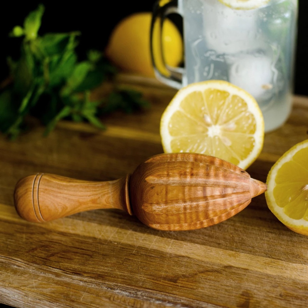 [17689] Zitruspresse aus Olivenholz spitz manuell 16 cm natur